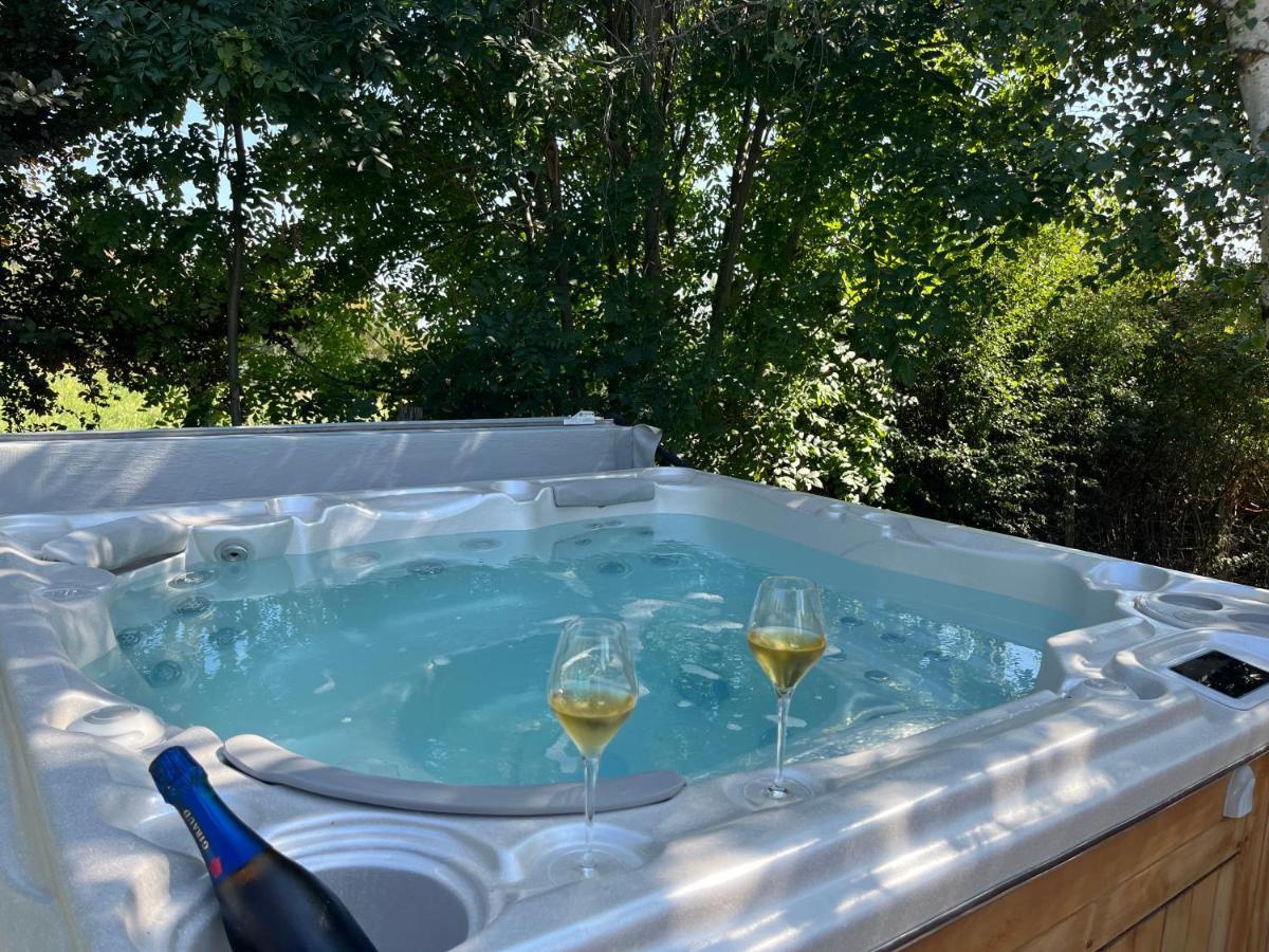 Gite De Charme 5 Etoiles Pour Couple Avec Sauna Et Jacuzzi Exterieurs Privatifs Peaugres Zewnętrze zdjęcie